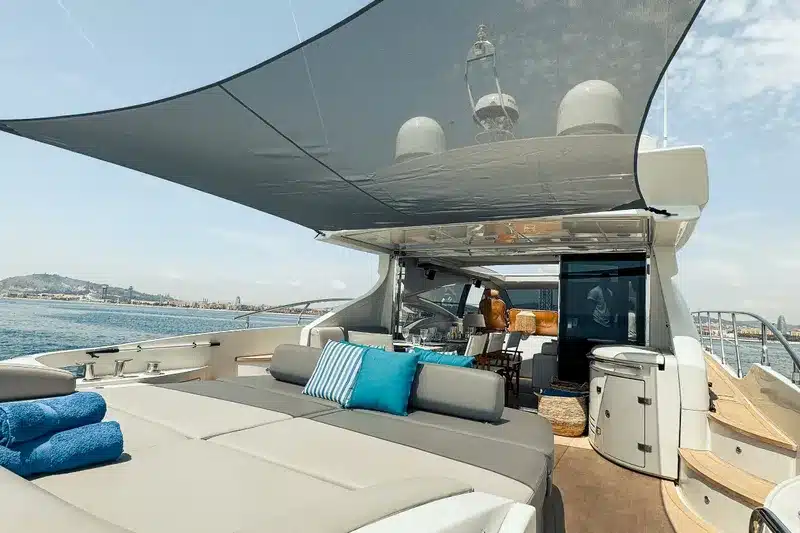 azimut-68s-mieten-mallorca-solarium