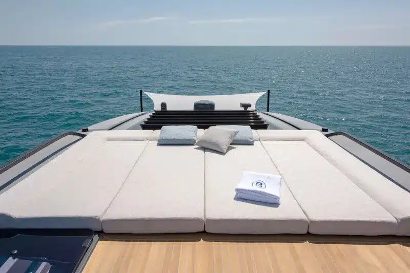 bluegame-74-flybridge