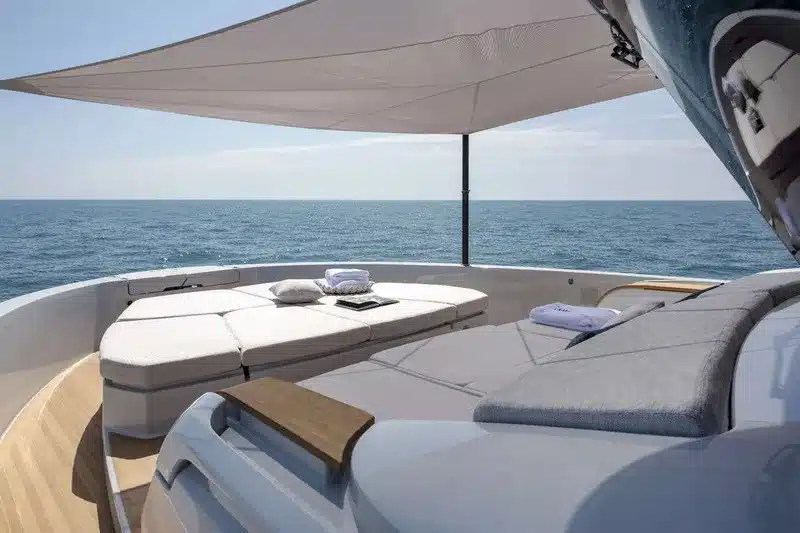 bluegame-74-front-deck