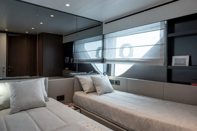 bluegame-74-twin-cabin