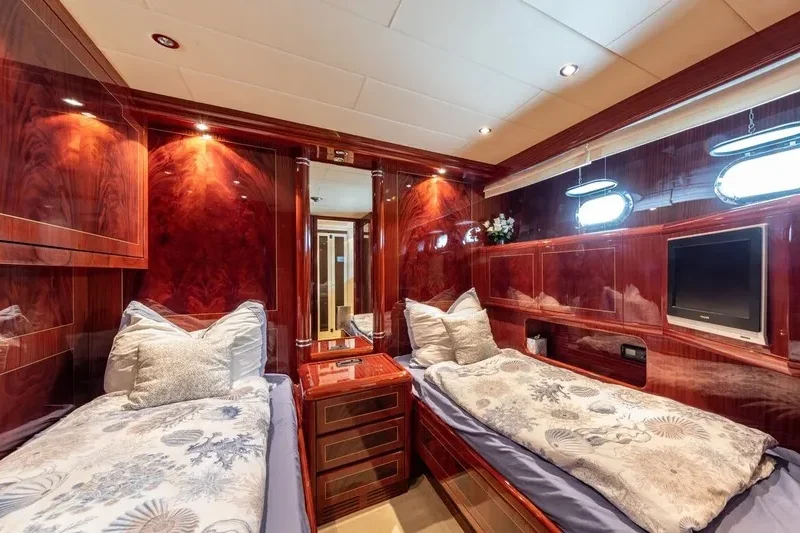 mangusta-72-twin-cabin-mallorca