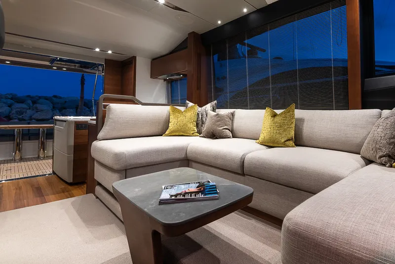 princess-s60-saloon-charter-mallorca