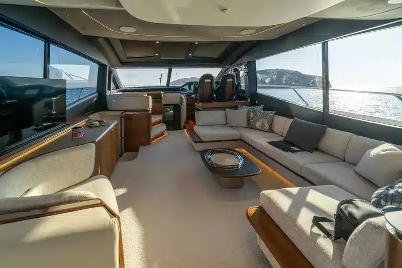 princess-s72-mieten-mallorca-saloon