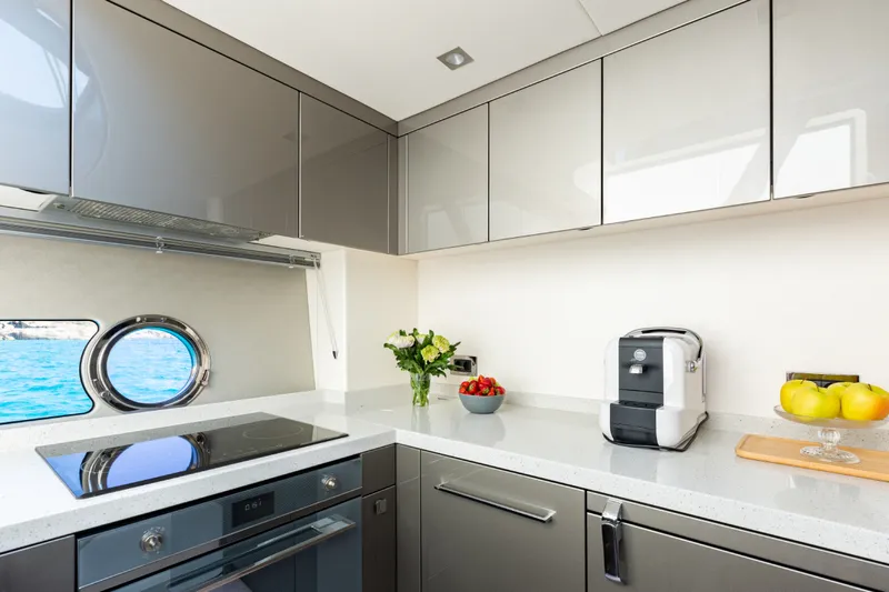 sunseeker-predator-57-kitchen-mallorca